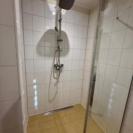 4 - Gemuetliche Mit Kuechenzeile Und Bad *