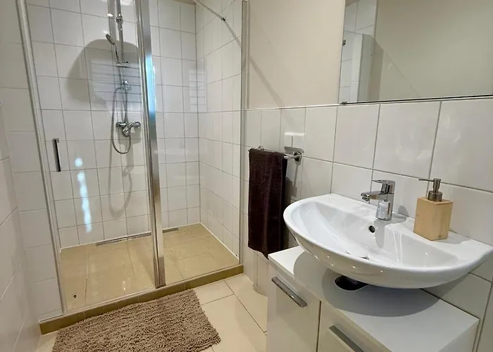 4 - Gemuetliche Mit Kuechenzeile Und Bad *